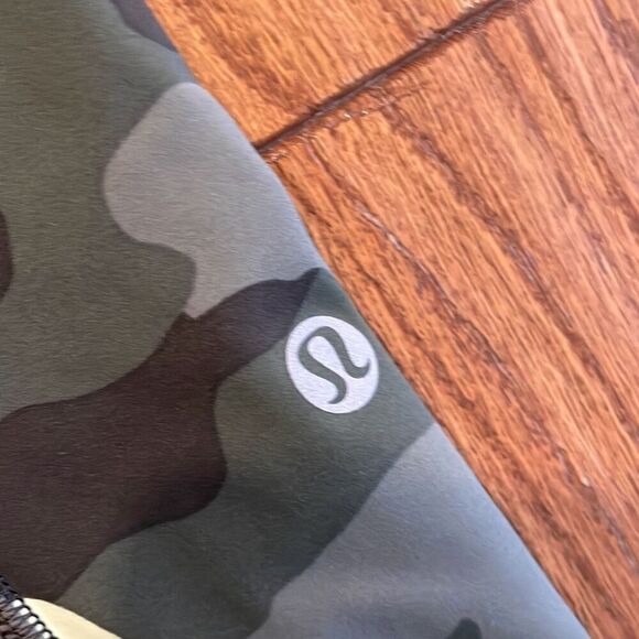 Lululemon 23” crop camo pocket leggings 12 - Picture 6 of 14